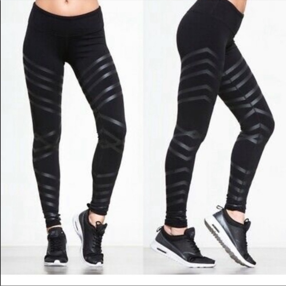 ALO Yoga Linear Striped Airbrush Leggings Black Size Small
